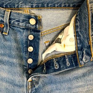 501 Distressed Levi jeans